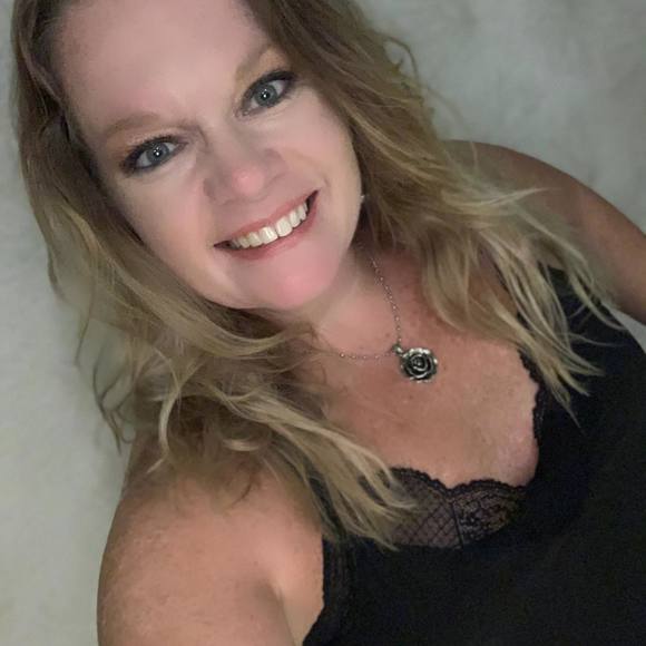 Meet your Posher, Meredith - Picture 1 of 1